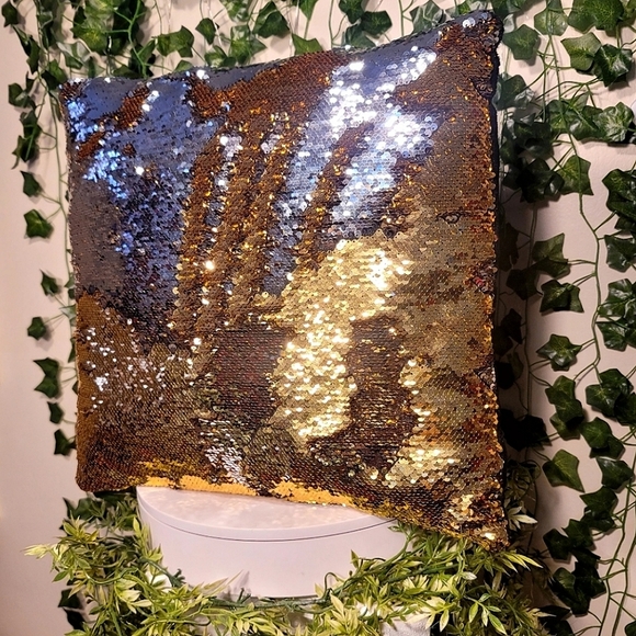 ❤️Gold & Silver Home Decor Sequin Decorative Pillow💎 - Picture 4 of 5